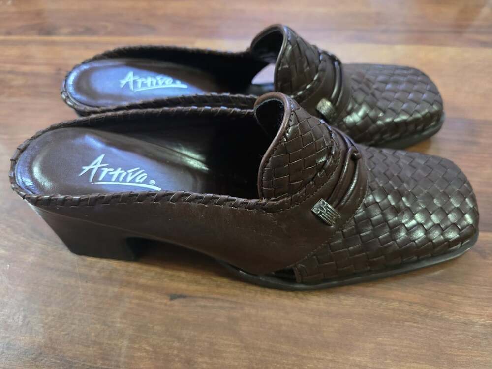 Brown Woven Leather Western Mules 80s 90s Vintage Low Chunky Heel Slip On Artiva